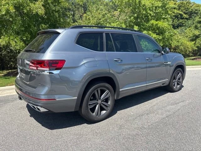 2021 Volkswagen Atlas 3.6L V6 SE w/Technology R-Line — photo 1 of 10