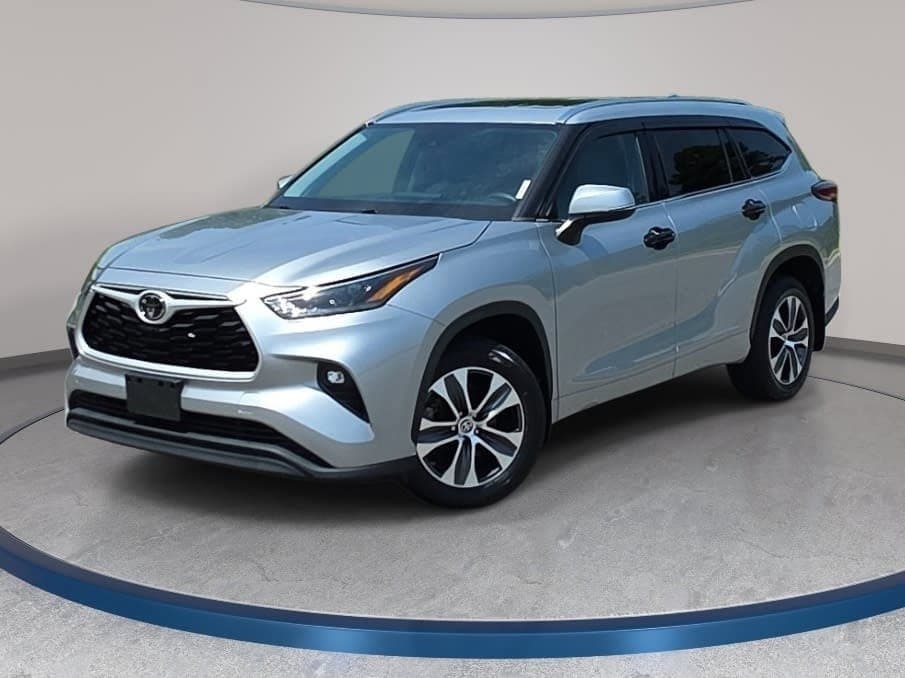 2021 Toyota Highlander XLE — photo 1 of 38