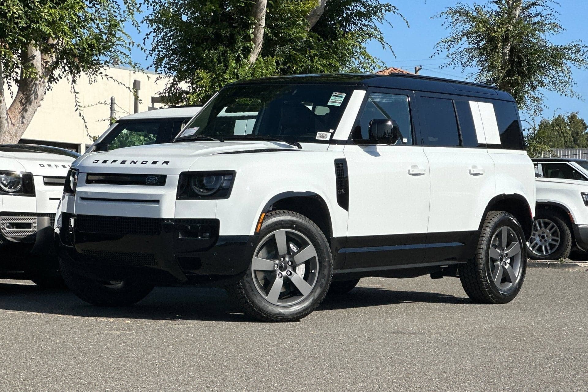 2026 Land Rover Defender 110 X-Dynamic SE — photo 1 of 29