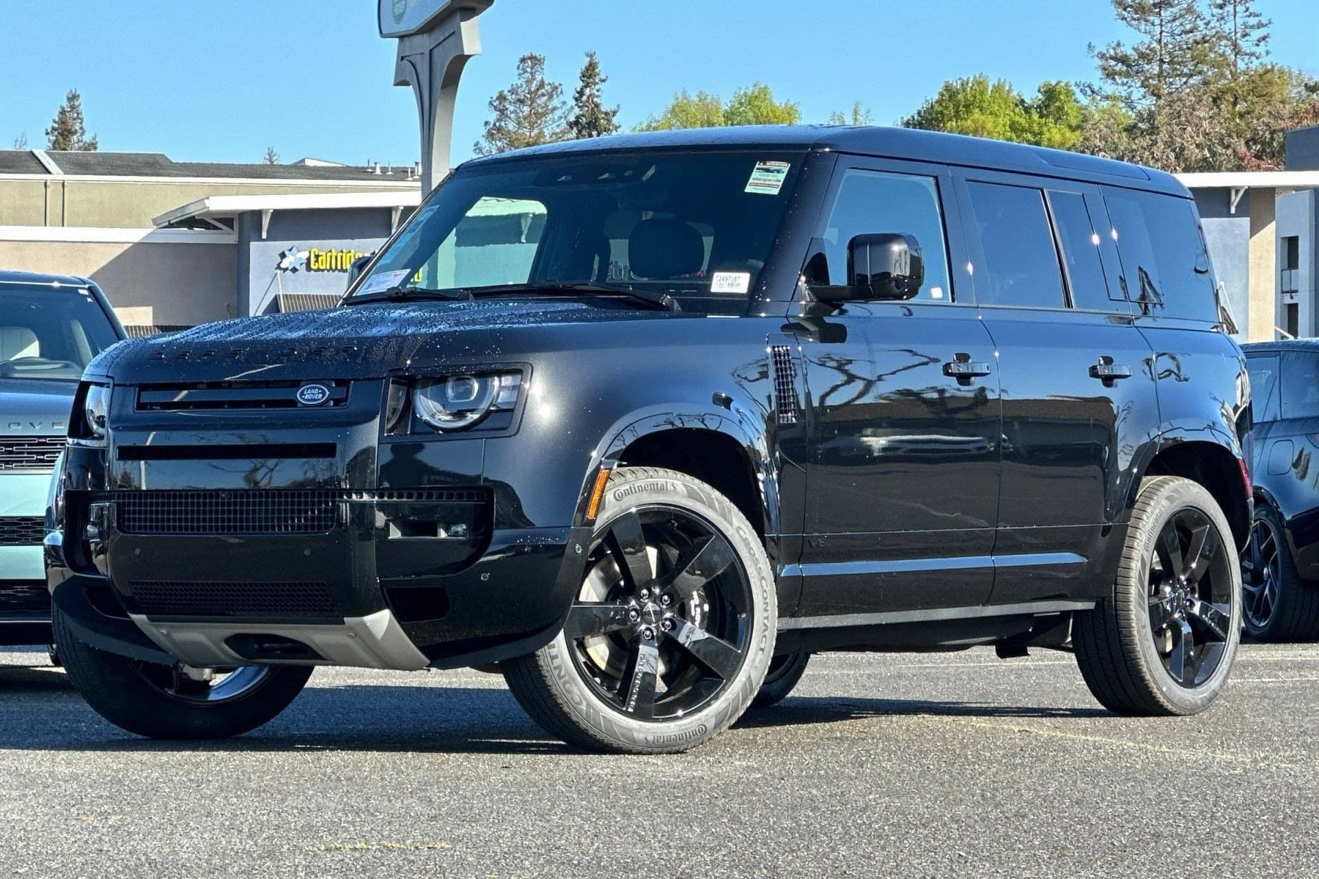 2026 Land Rover Defender 110 V8 — photo 1 of 30