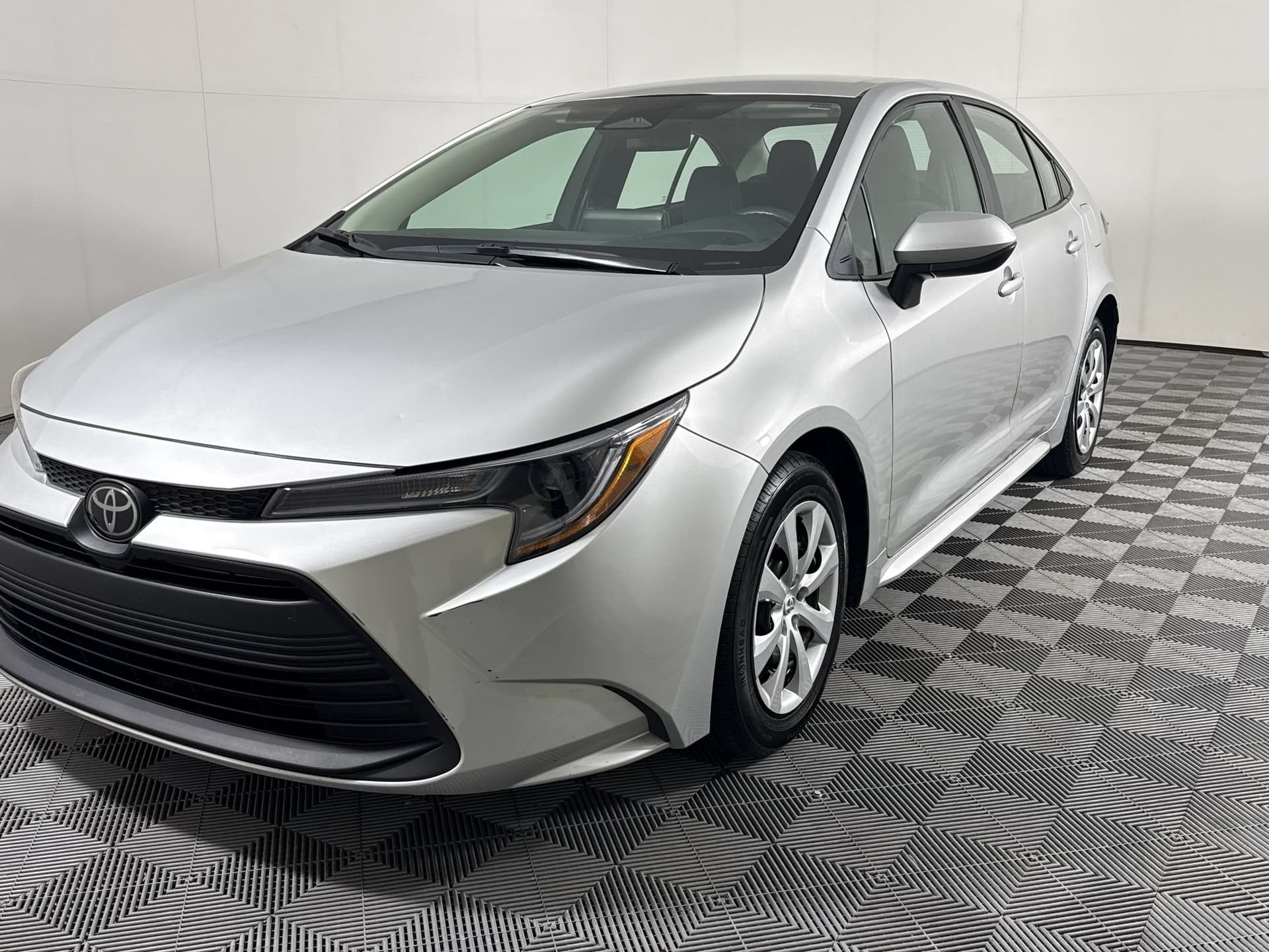 2025 Toyota Corolla LE — photo 1 of 25