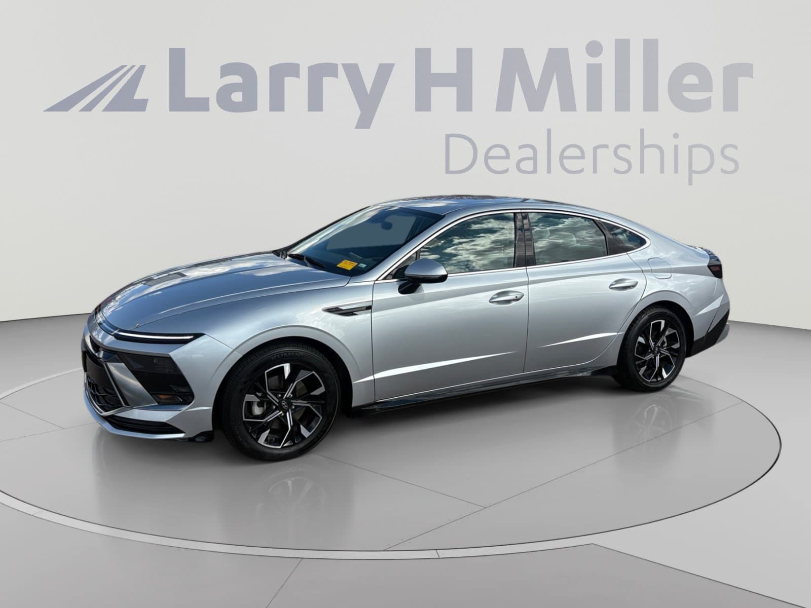 2025 Hyundai Sonata SEL — photo 1 of 34