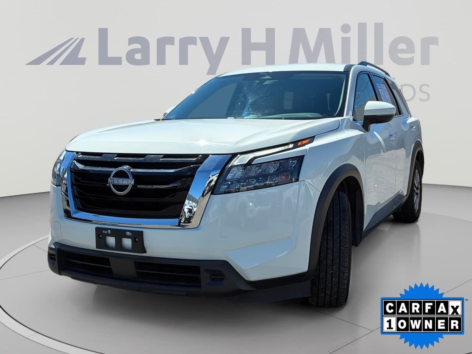 2025 Nissan Pathfinder SV — photo 1 of 35