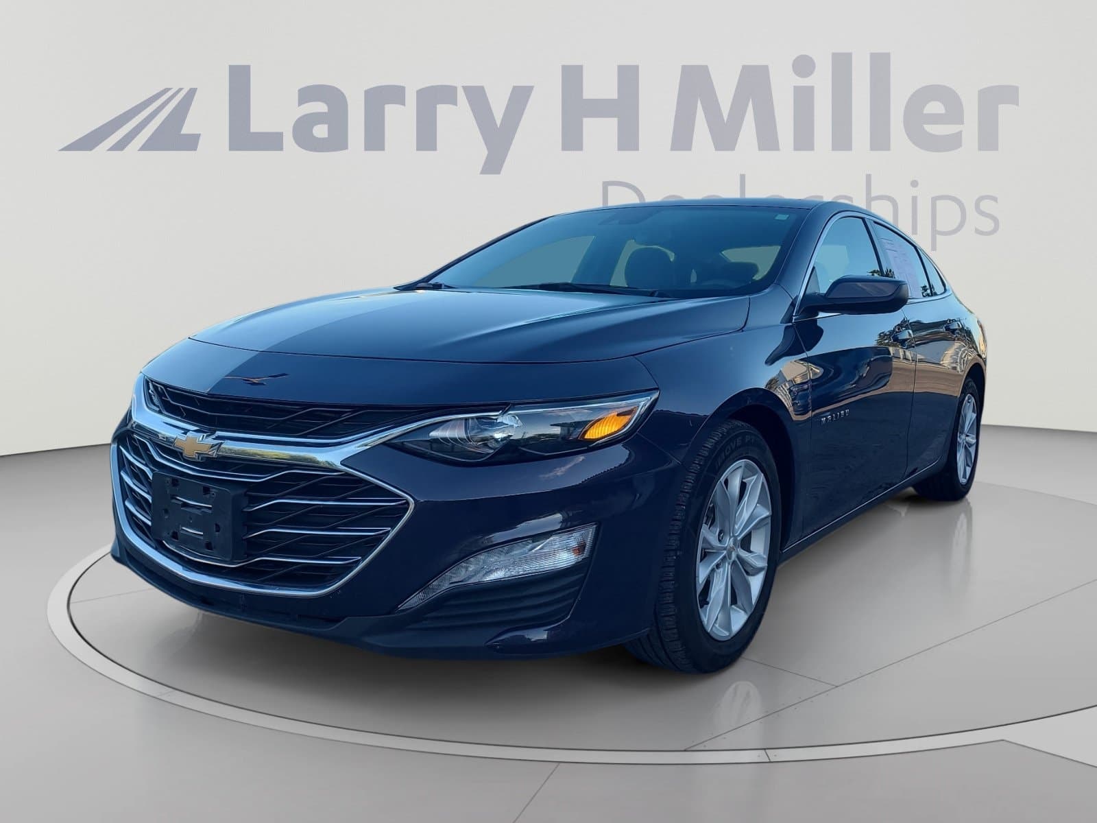 2025 Chevrolet Malibu 1LT — photo 1 of 35