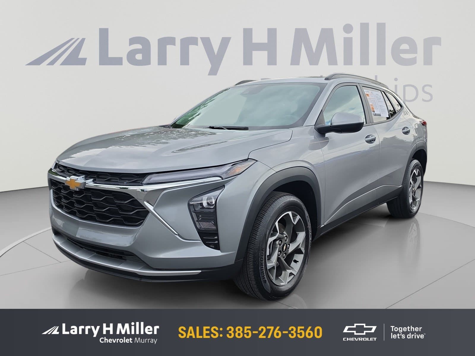 2025 Chevrolet Trax LT — photo 1 of 35