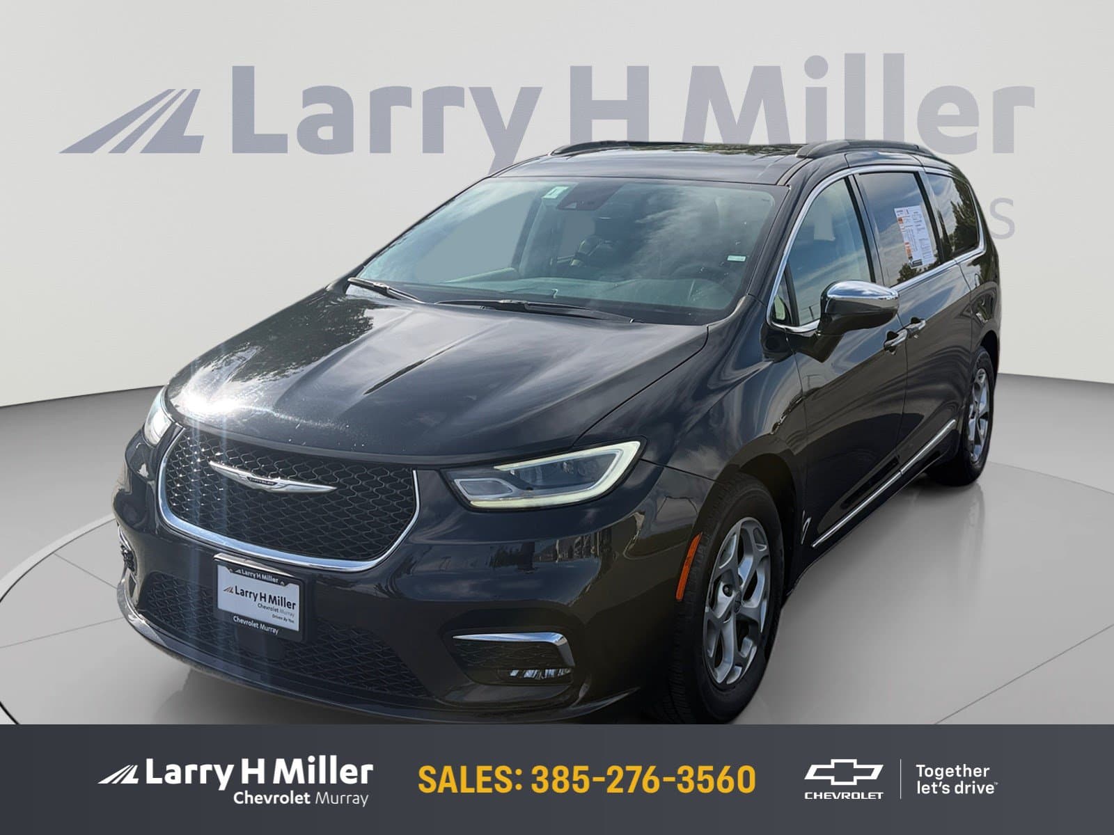 2023 Chrysler Pacifica Limited — photo 1 of 35
