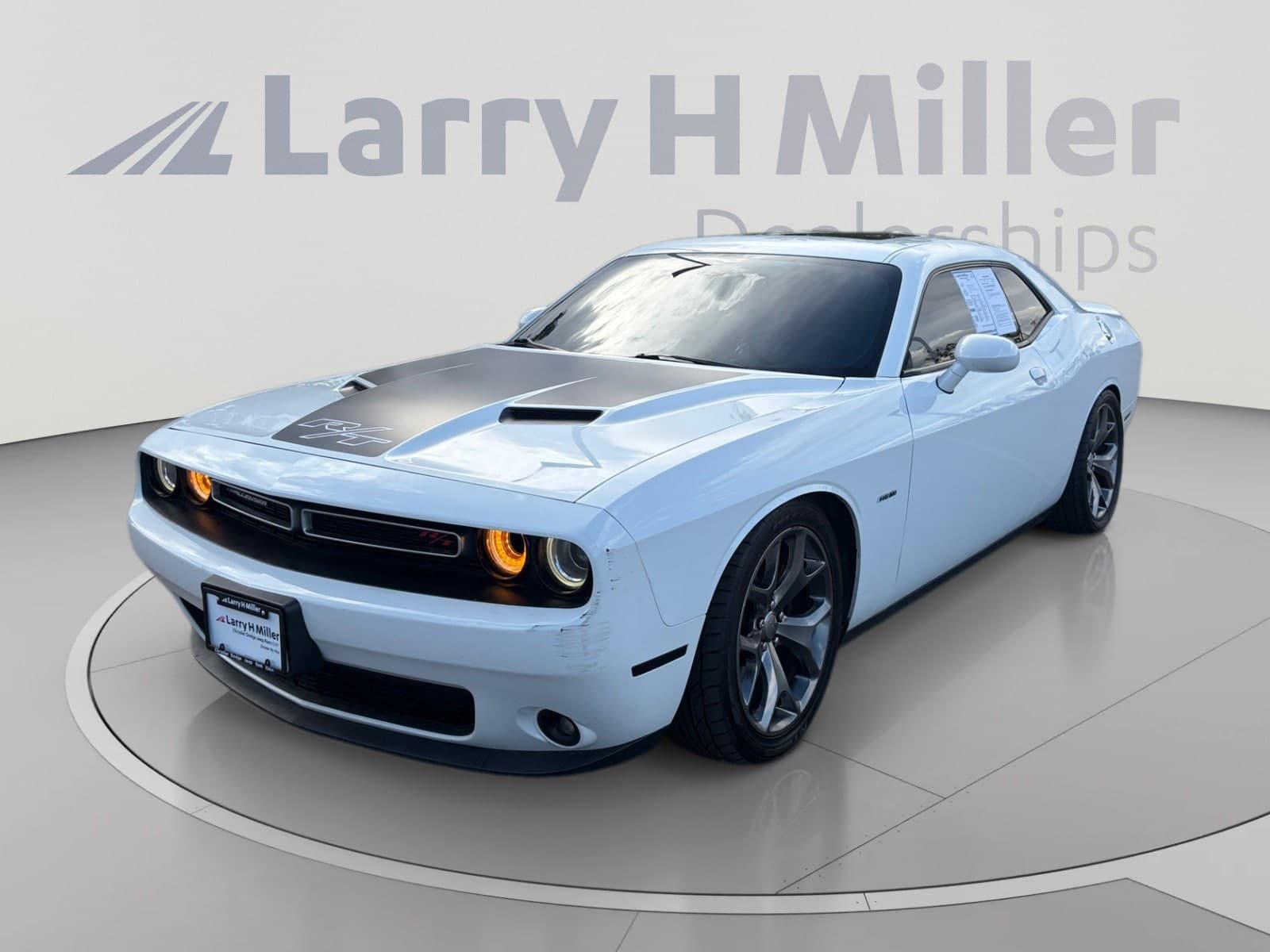 2015 Dodge Challenger R/T — photo 1 of 34