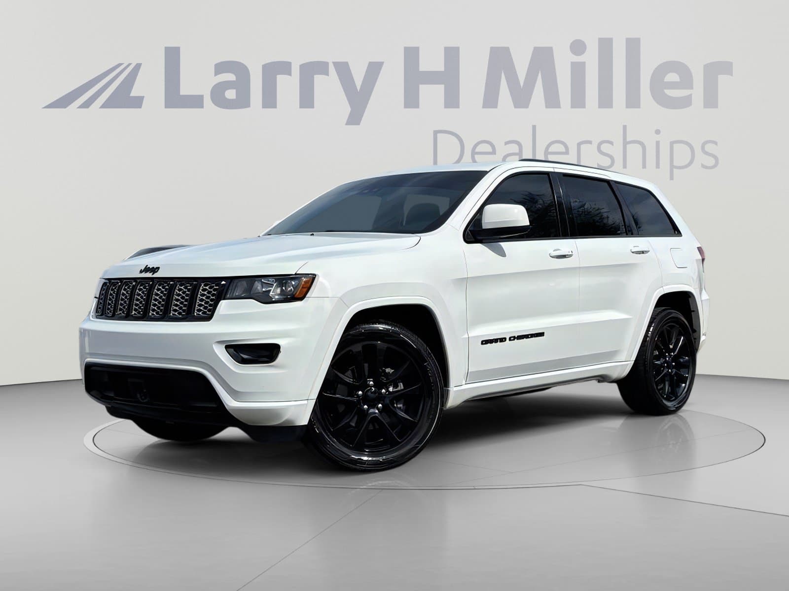 2020 Jeep Grand Cherokee Altitude — photo 1 of 32