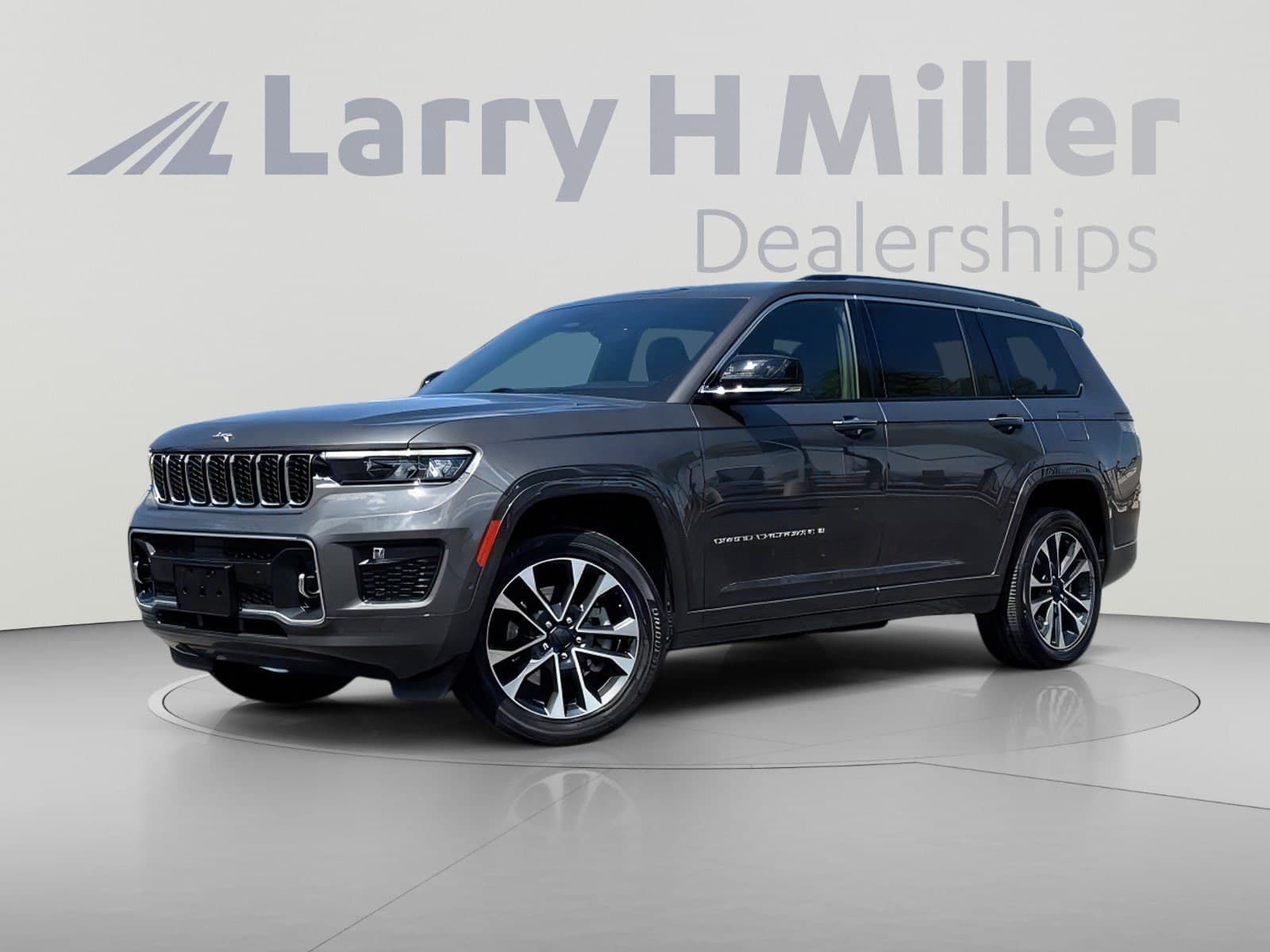 2023 Jeep Grand Cherokee L Overland — photo 1 of 34