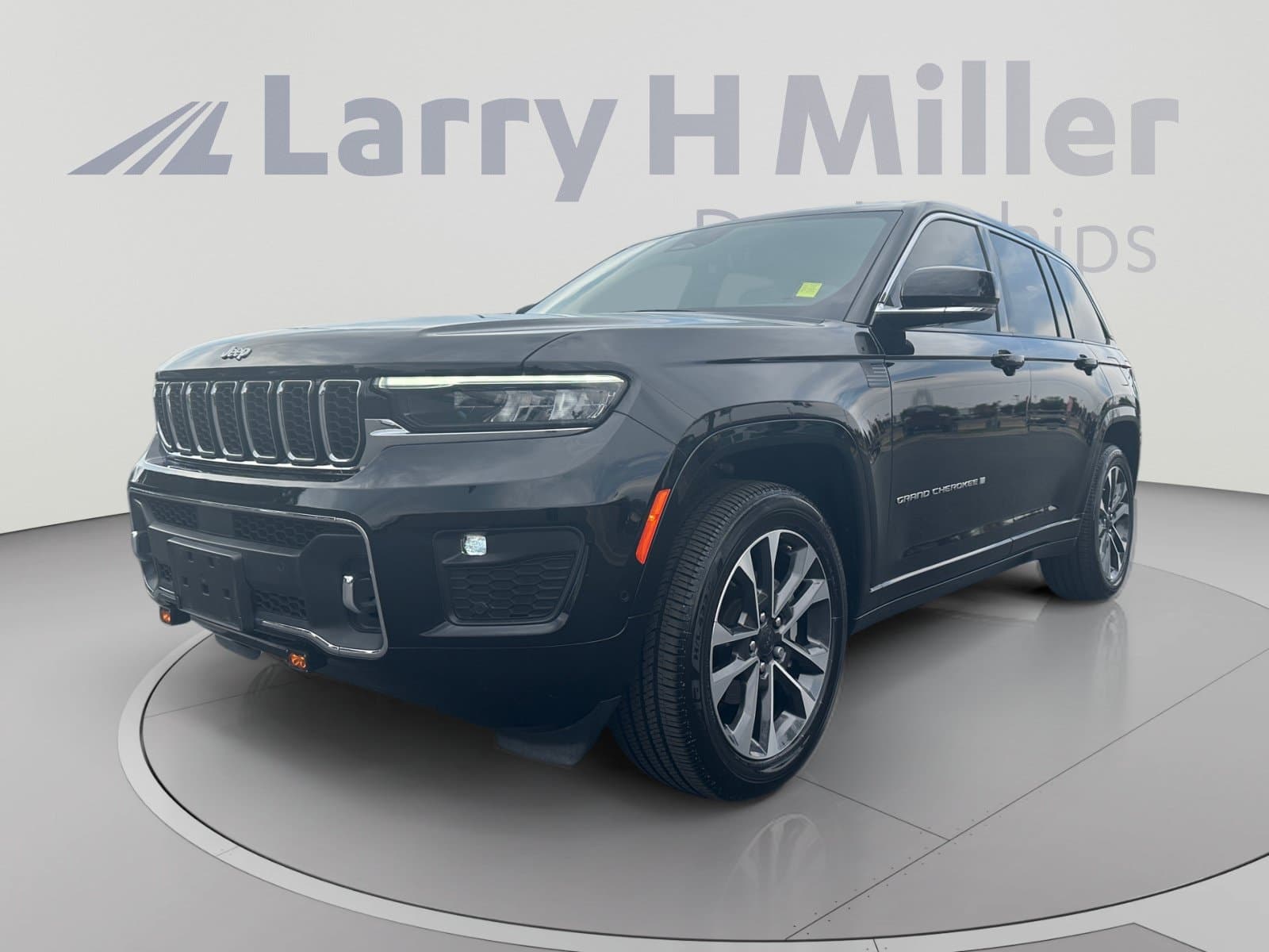 2024 Jeep Grand Cherokee Overland — photo 1 of 34