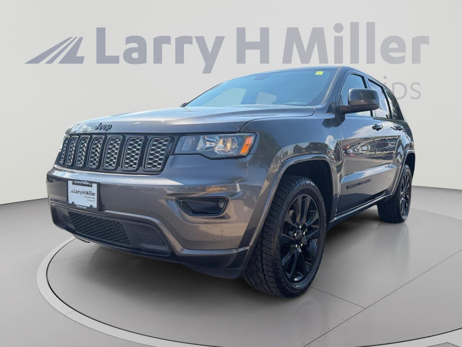 2019 Jeep Grand Cherokee Altitude — photo 1 of 34