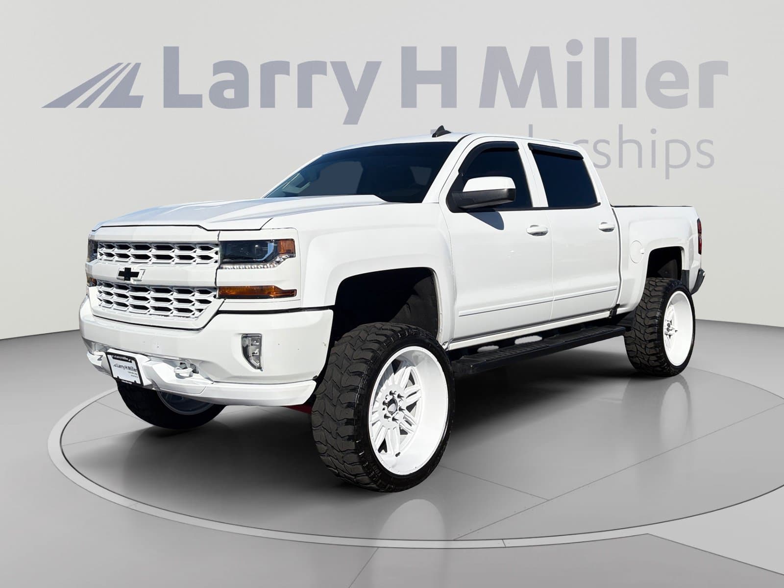 2017 Chevrolet Silverado 1500 LT — photo 1 of 34