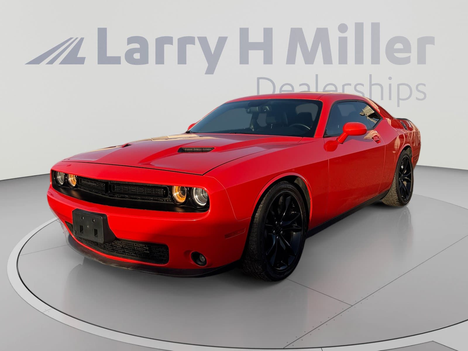 2016 Dodge Challenger SXT — photo 1 of 46