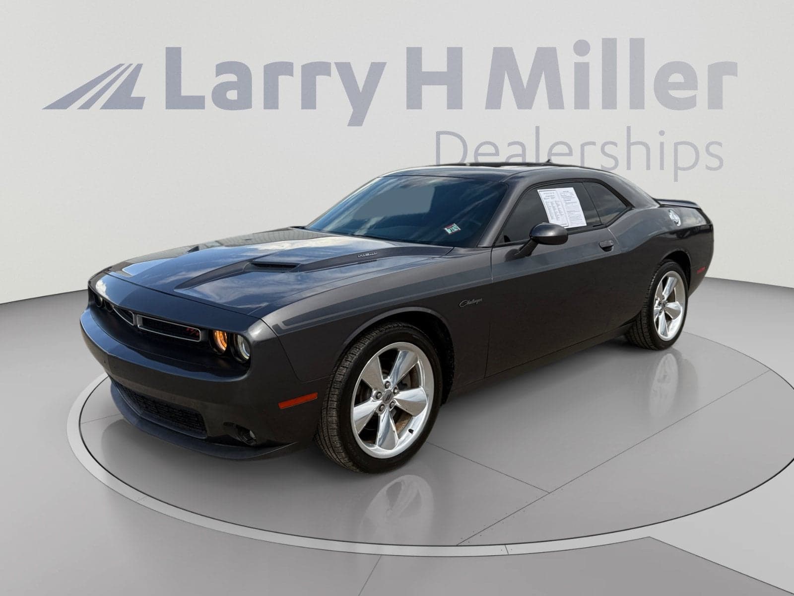2017 Dodge Challenger R/T — photo 1 of 33