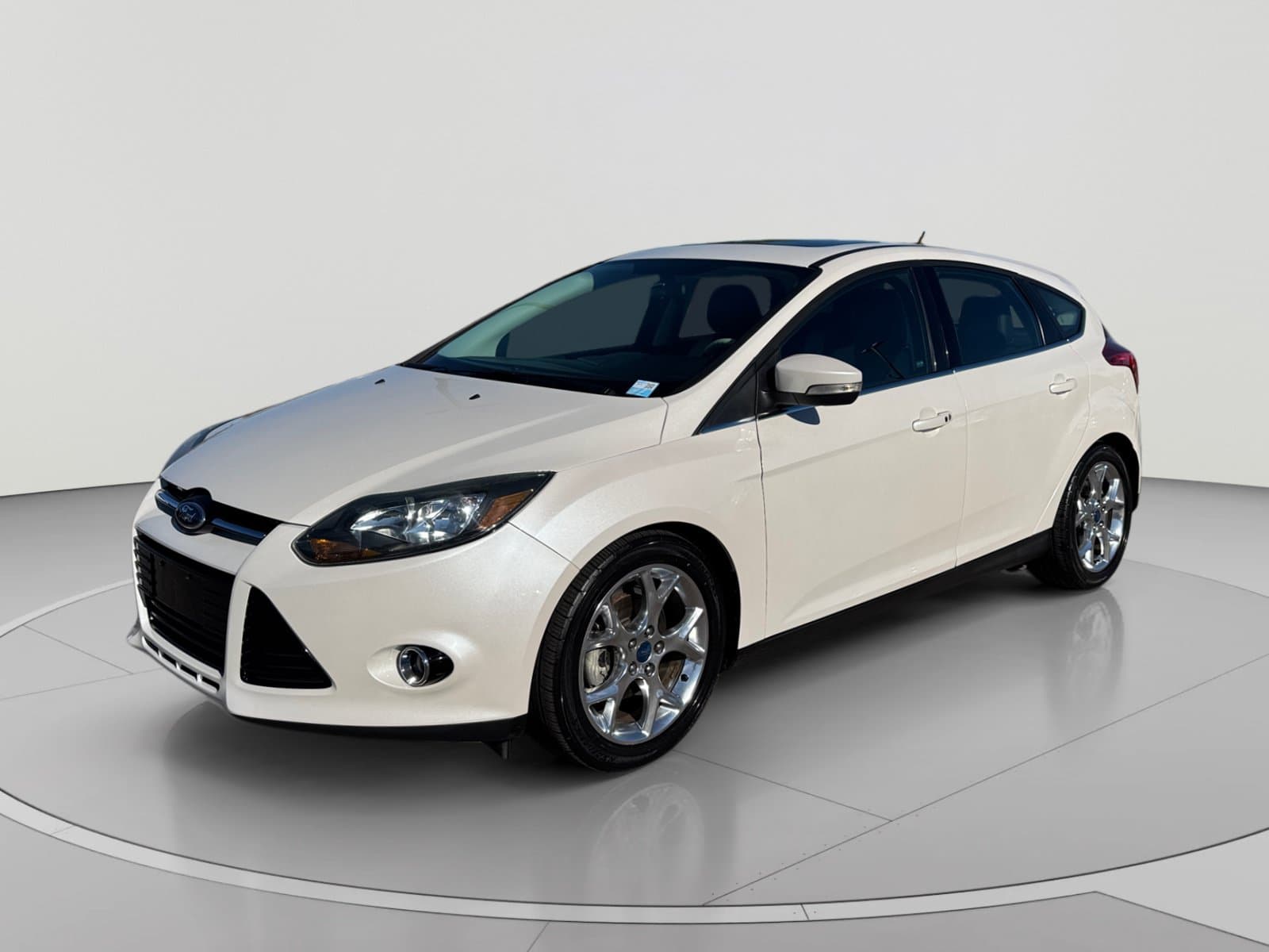 2013 Ford Focus Titanium — photo 1 of 34