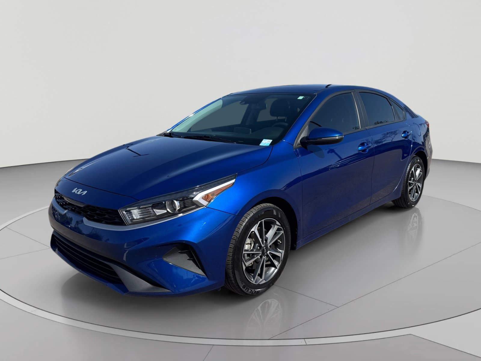 2024 Kia Forte LXS — photo 1 of 33