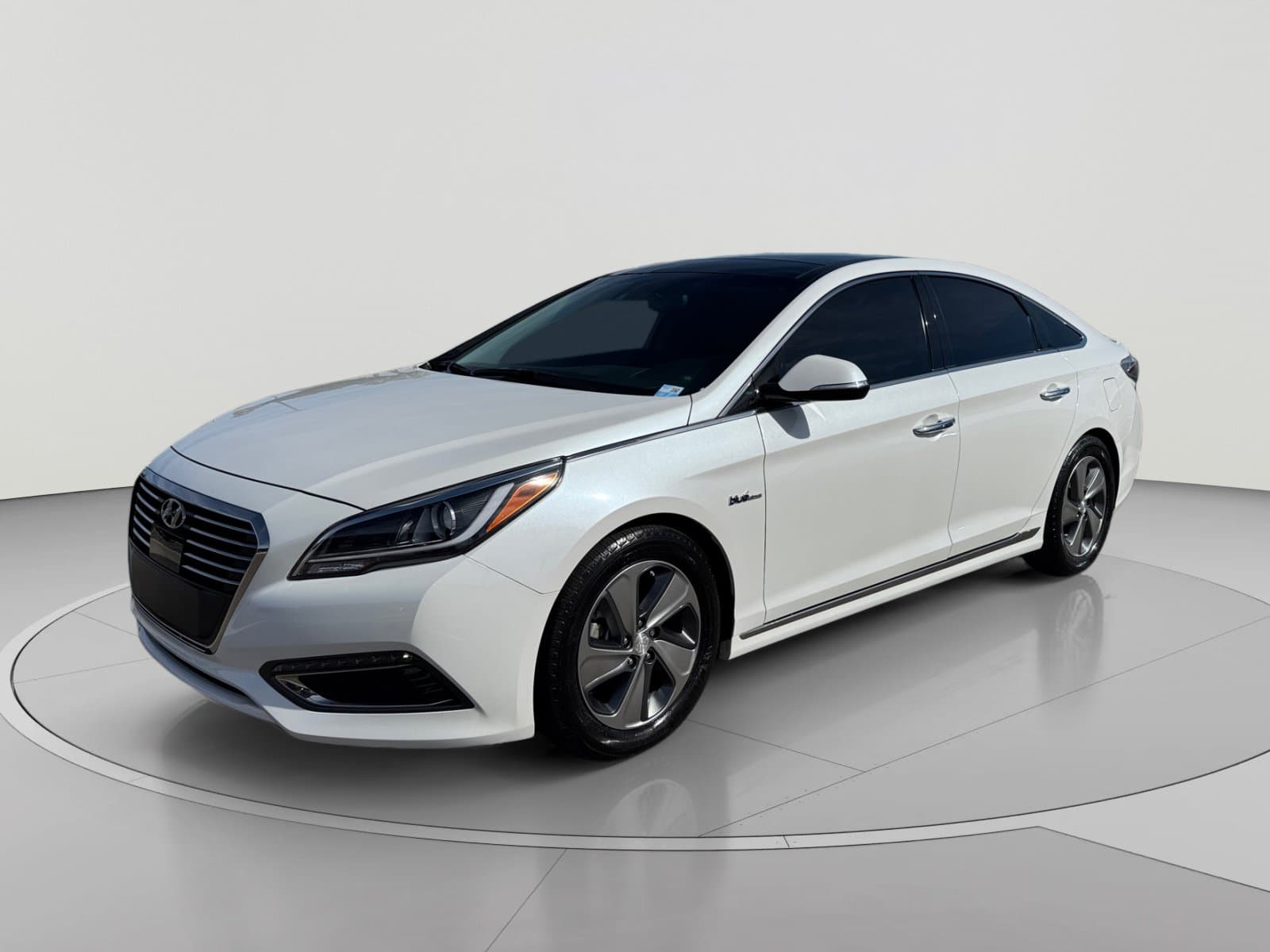 2016 Hyundai Sonata Hybrid Limited — photo 1 of 34