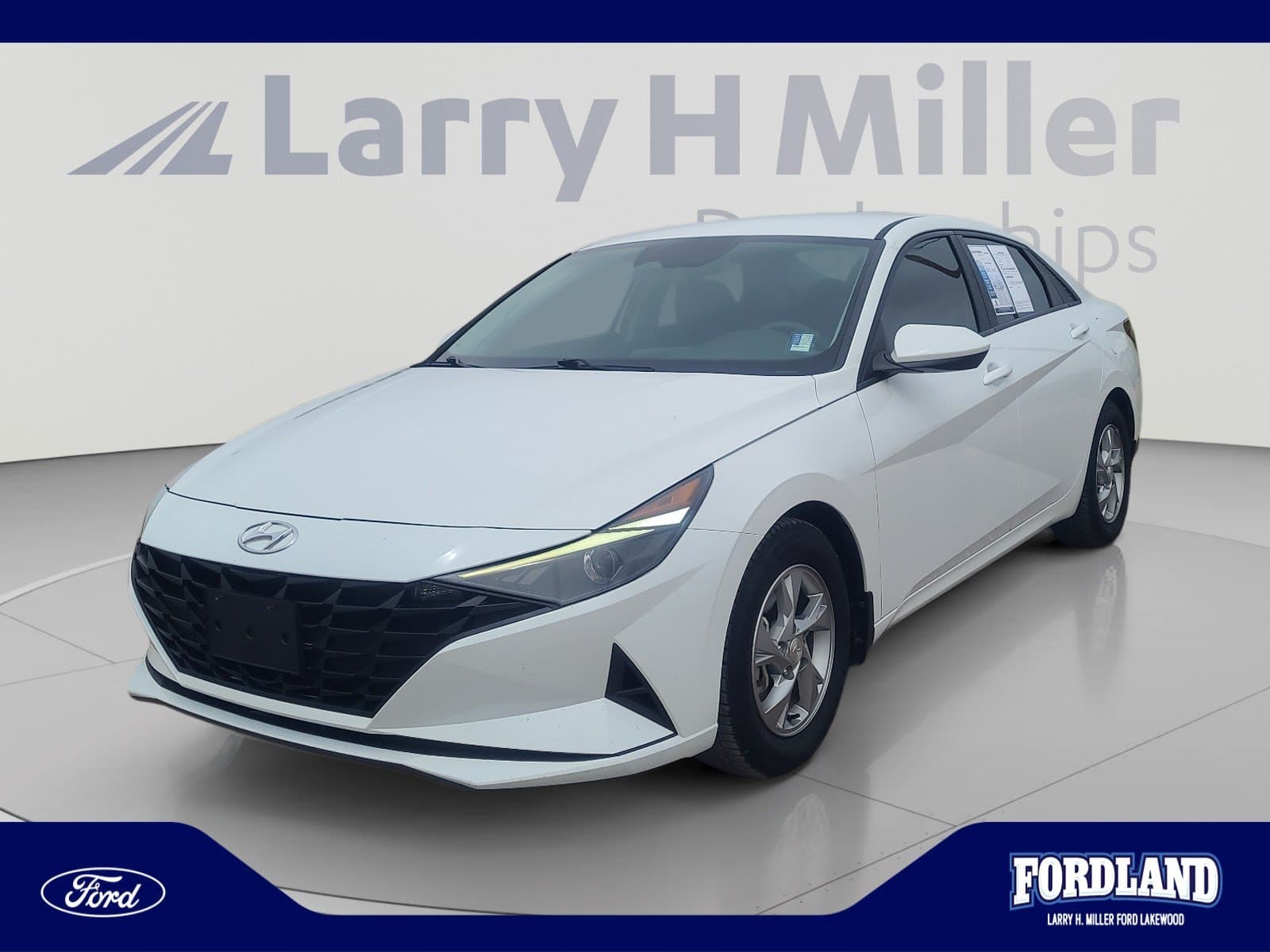 2022 Hyundai Elantra SE — photo 1 of 31