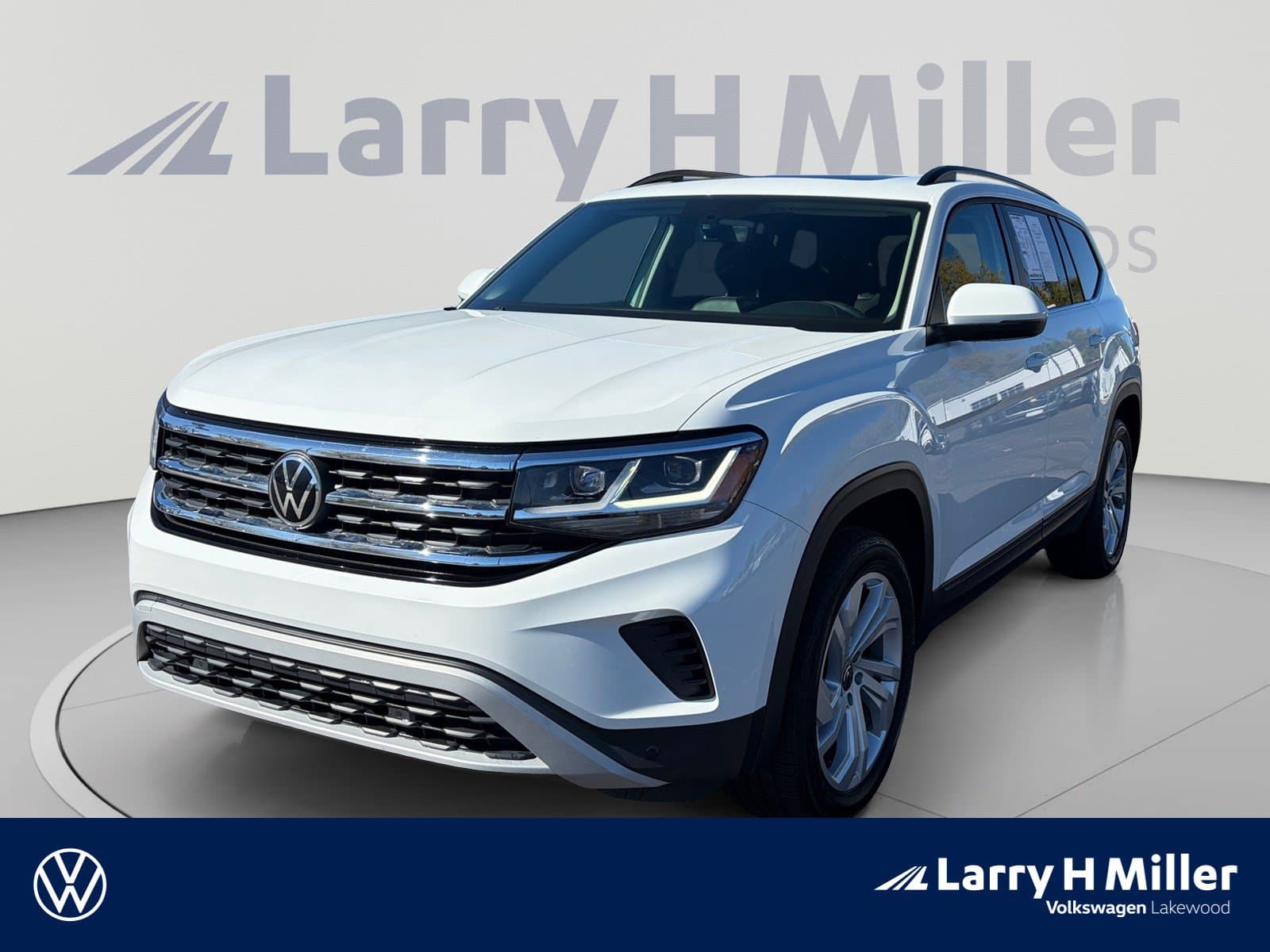 2022 Volkswagen Atlas 3.6L V6 SE w/Technology — photo 1 of 35