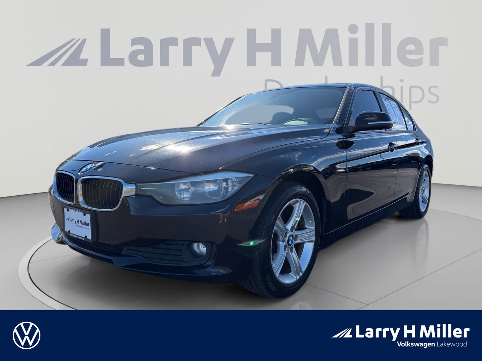 2015 BMW 3 Series 320i xDrive — photo 1 of 35