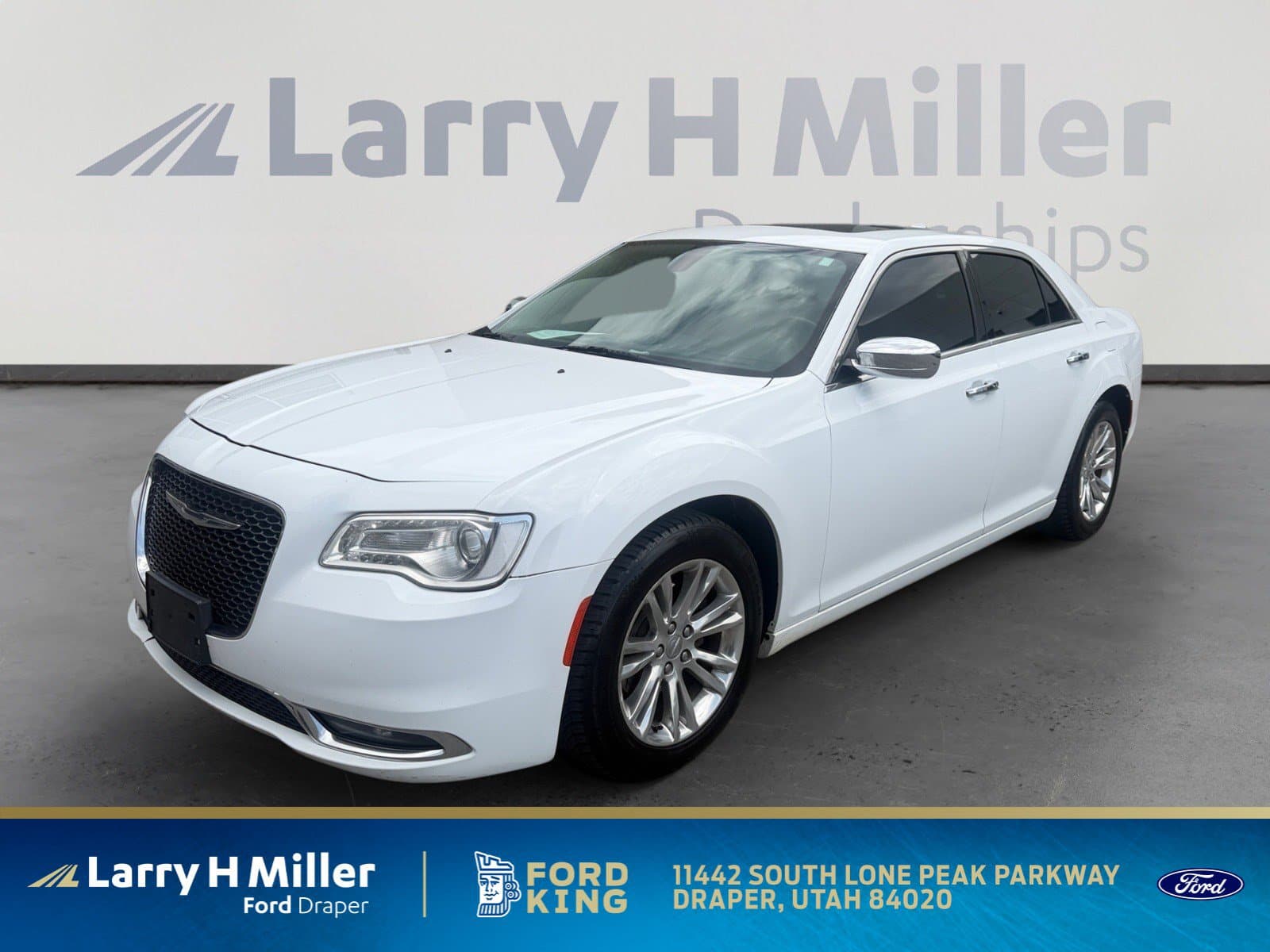 2016 Chrysler 300C 300C — photo 1 of 33