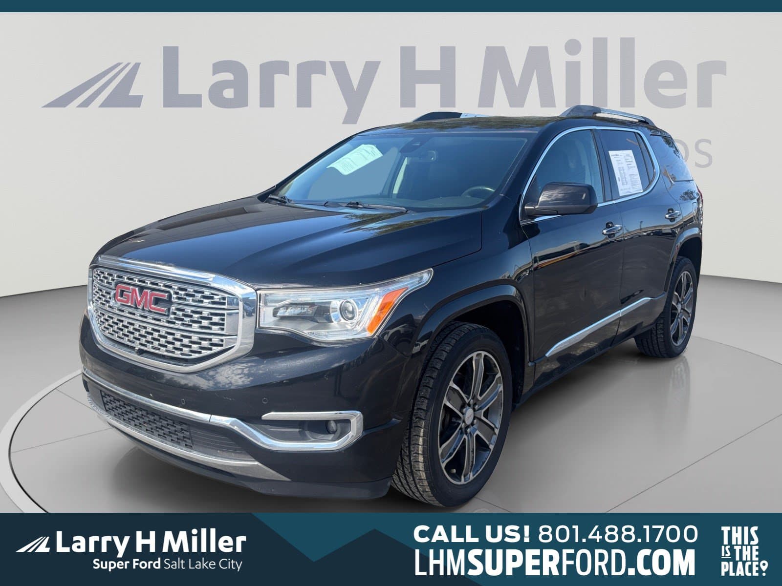2017 GMC Acadia Denali — photo 1 of 35