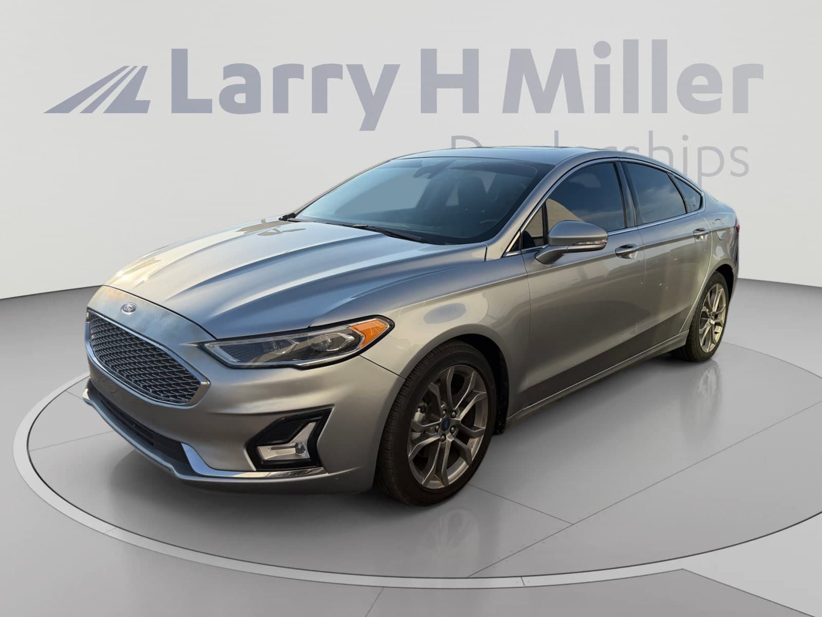 2020 Ford Fusion Hybrid Titanium — photo 1 of 37