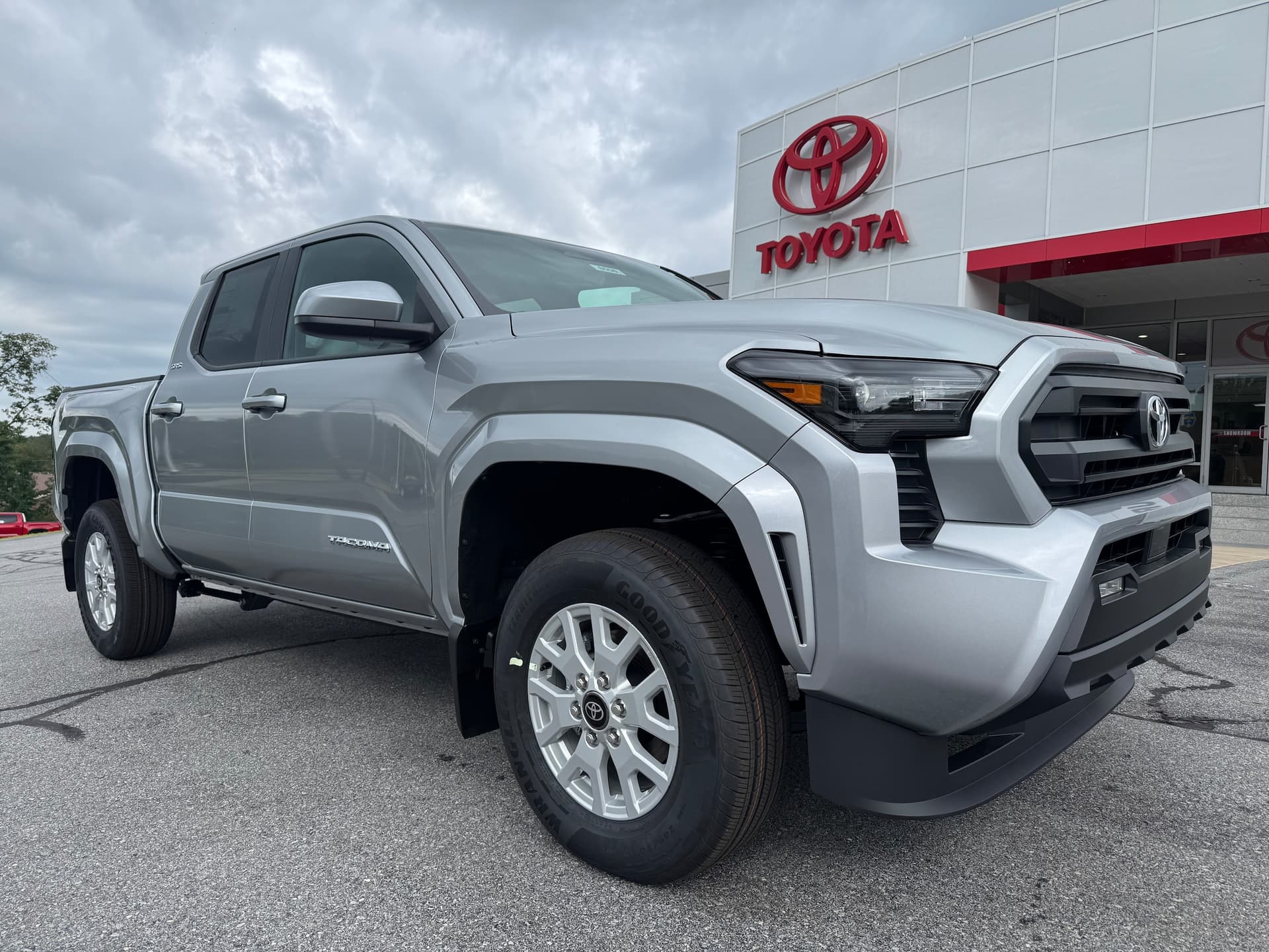 2026 Toyota Tacoma Double Cab SR5 — photo 1 of 51