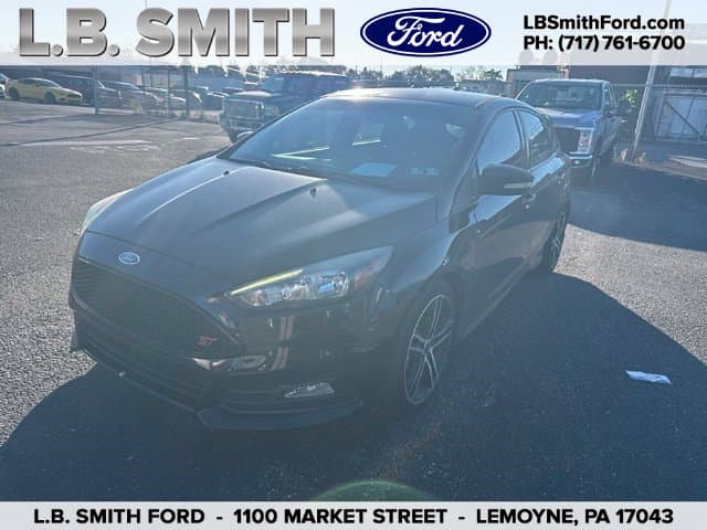 2017 Ford Focus ST — photo 1 of 14