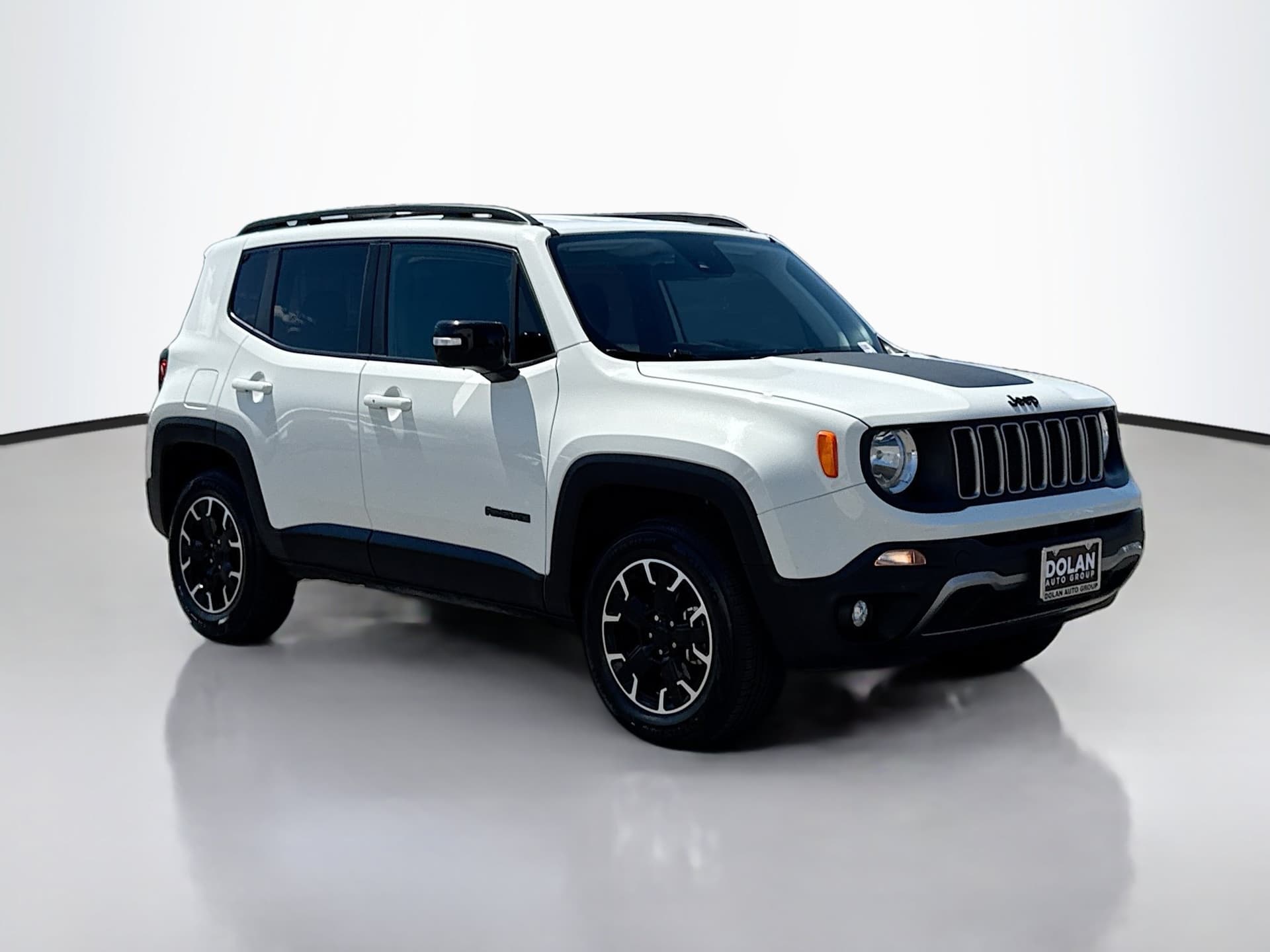 2023 Jeep Renegade Latitude — photo 1 of 31