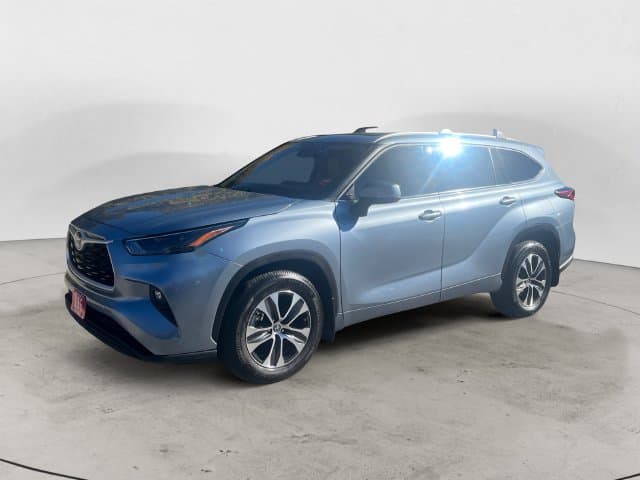 2022 Toyota Highlander XLE — photo 1 of 15