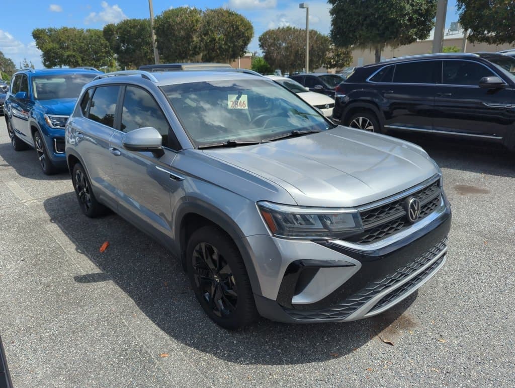 2022 Volkswagen Taos SE — photo 1 of 15