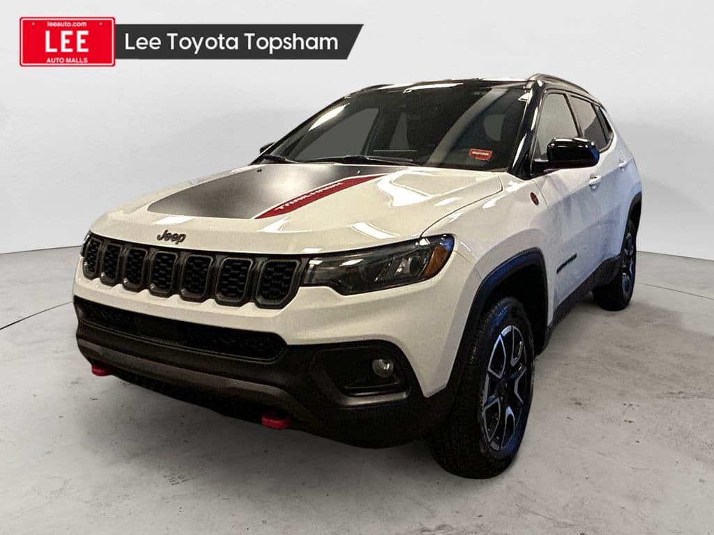 2025 Jeep Compass Trailhawk — photo 1 of 24