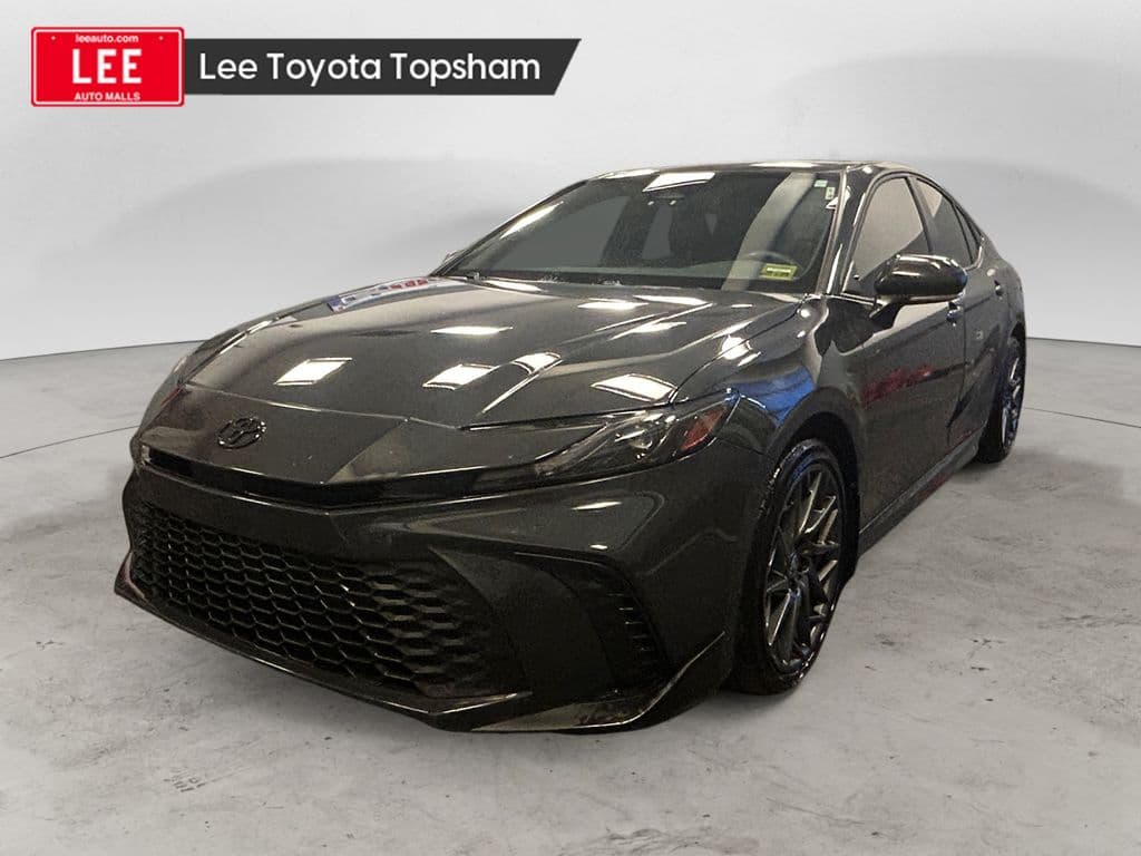 2025 Toyota Camry SE — photo 1 of 8
