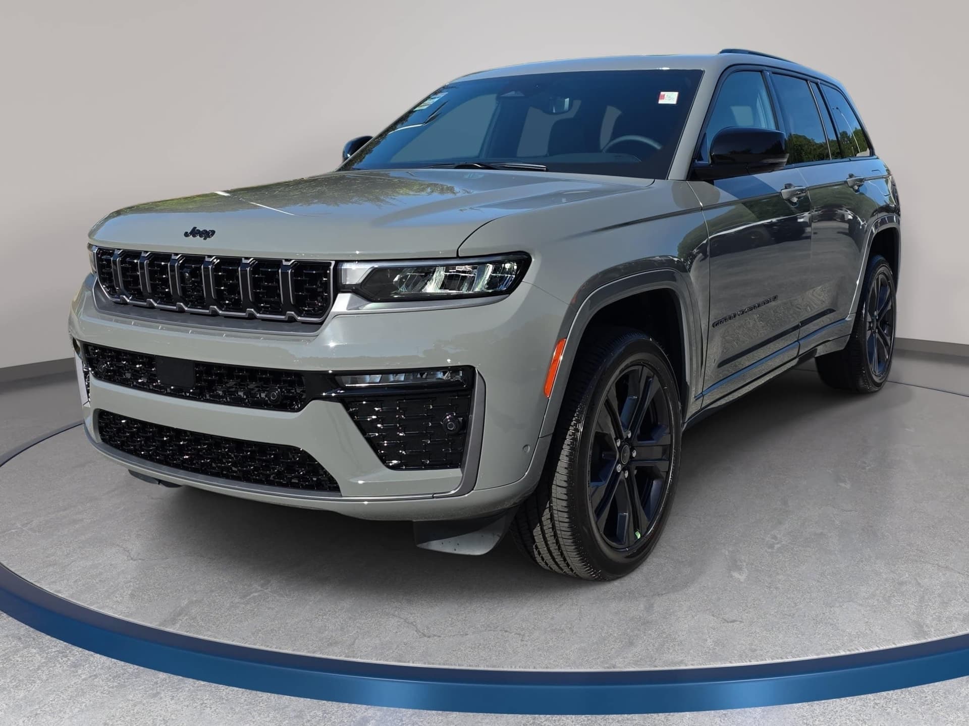 2027 Jeep Grand Cherokee Limited Reserve — photo 1 of 41