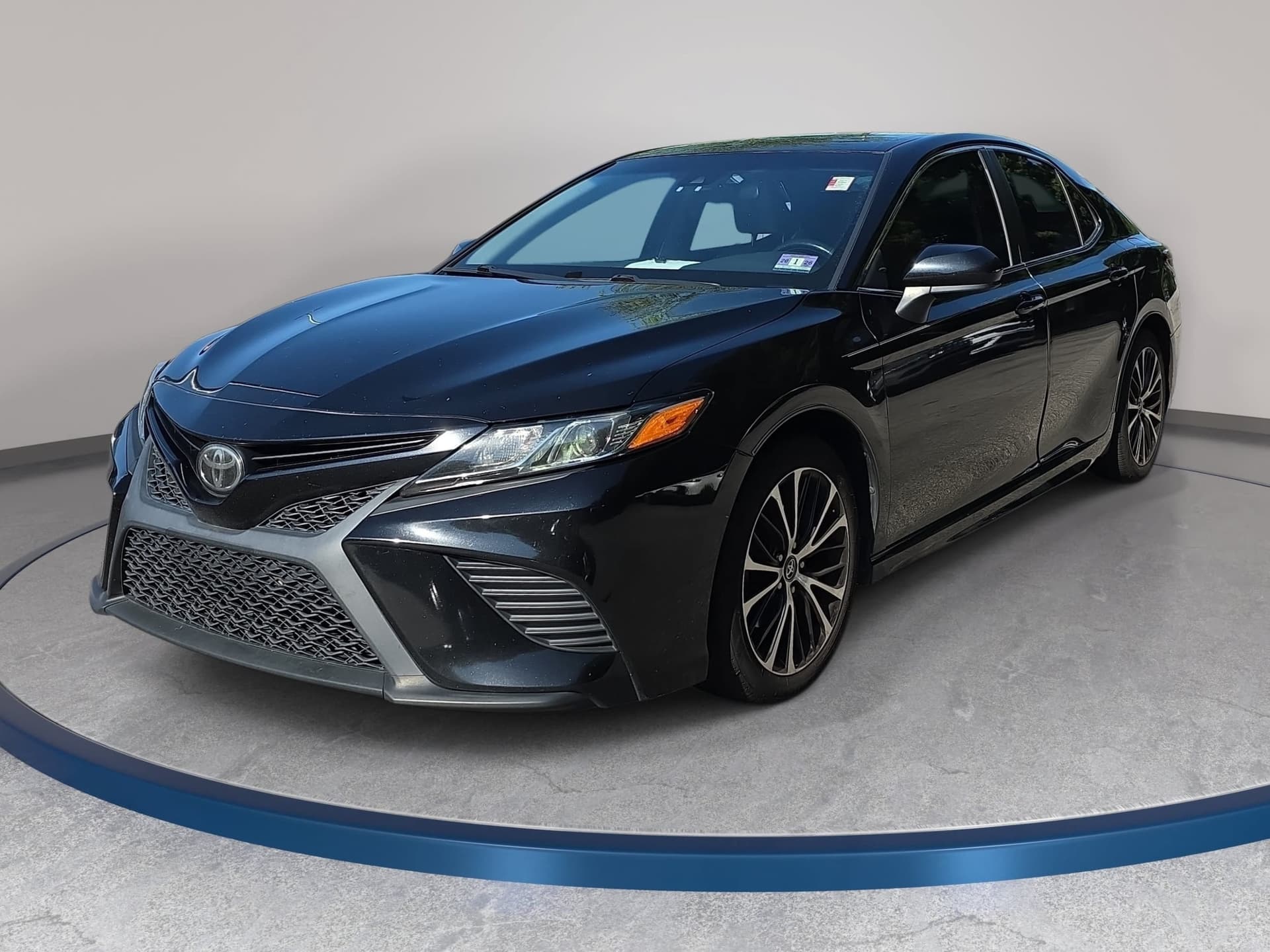 2019 Toyota Camry SE — photo 1 of 7