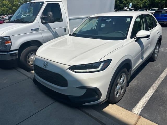 2024 Honda HR-V LX — photo 1 of 17
