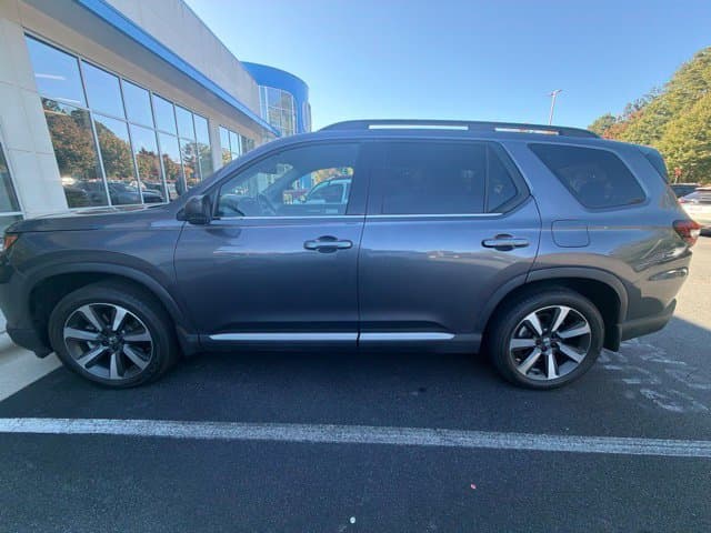 2024 Honda Pilot Touring — photo 1 of 16
