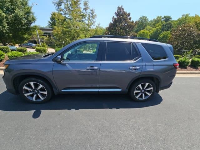 2024 Honda Pilot Touring — photo 1 of 13