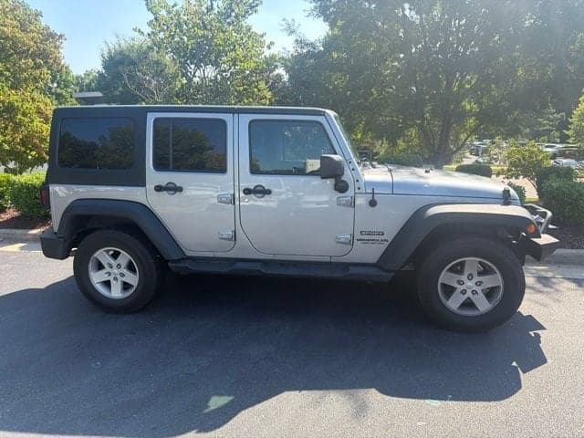 2016 Jeep Wrangler JK Unlimited Sport — photo 1 of 13