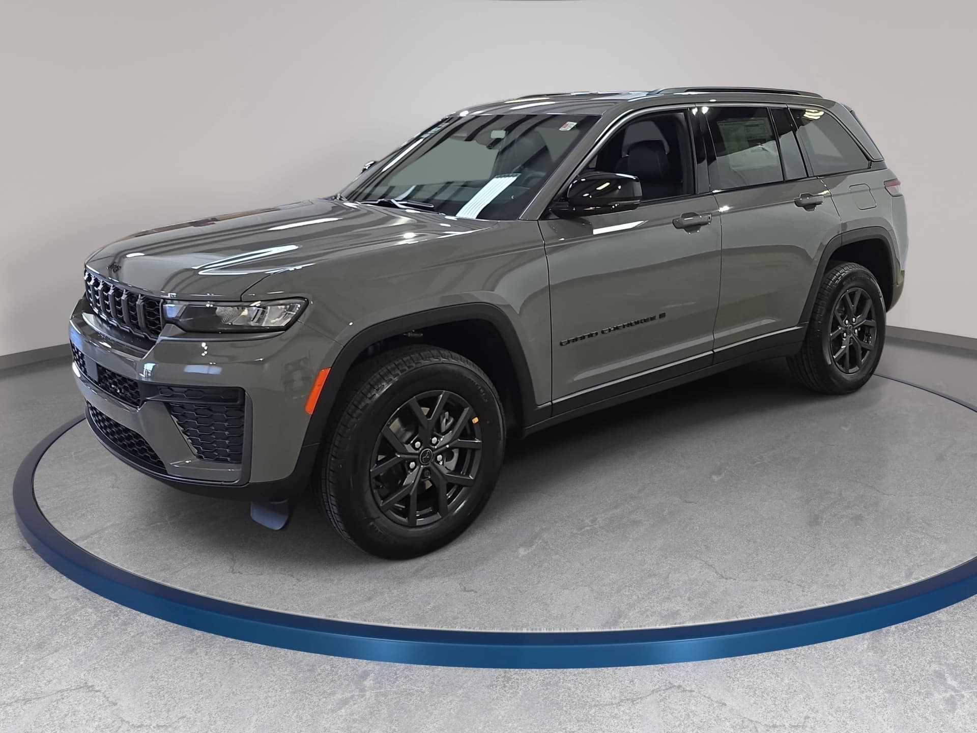 2027 Jeep Grand Cherokee Laredo Altitude — photo 1 of 41