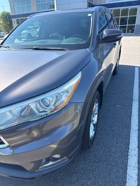 2016 Toyota Highlander Base — photo 1 of 14