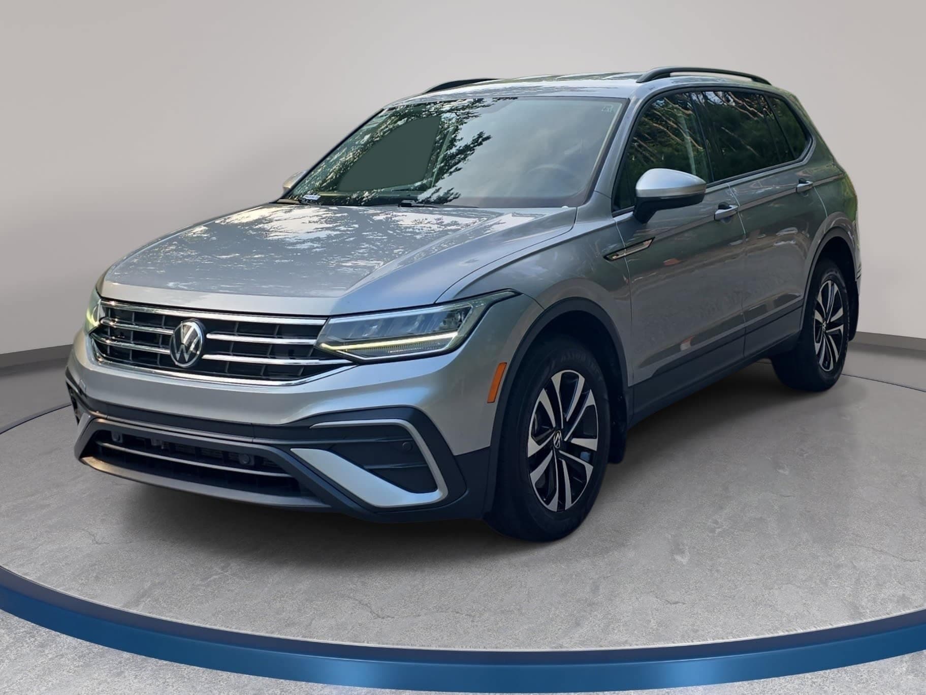 2023 Volkswagen Tiguan 2.0T S — photo 1 of 32