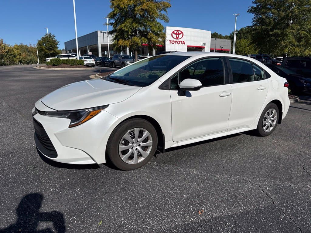 2026 Toyota Corolla LE — photo 1 of 13