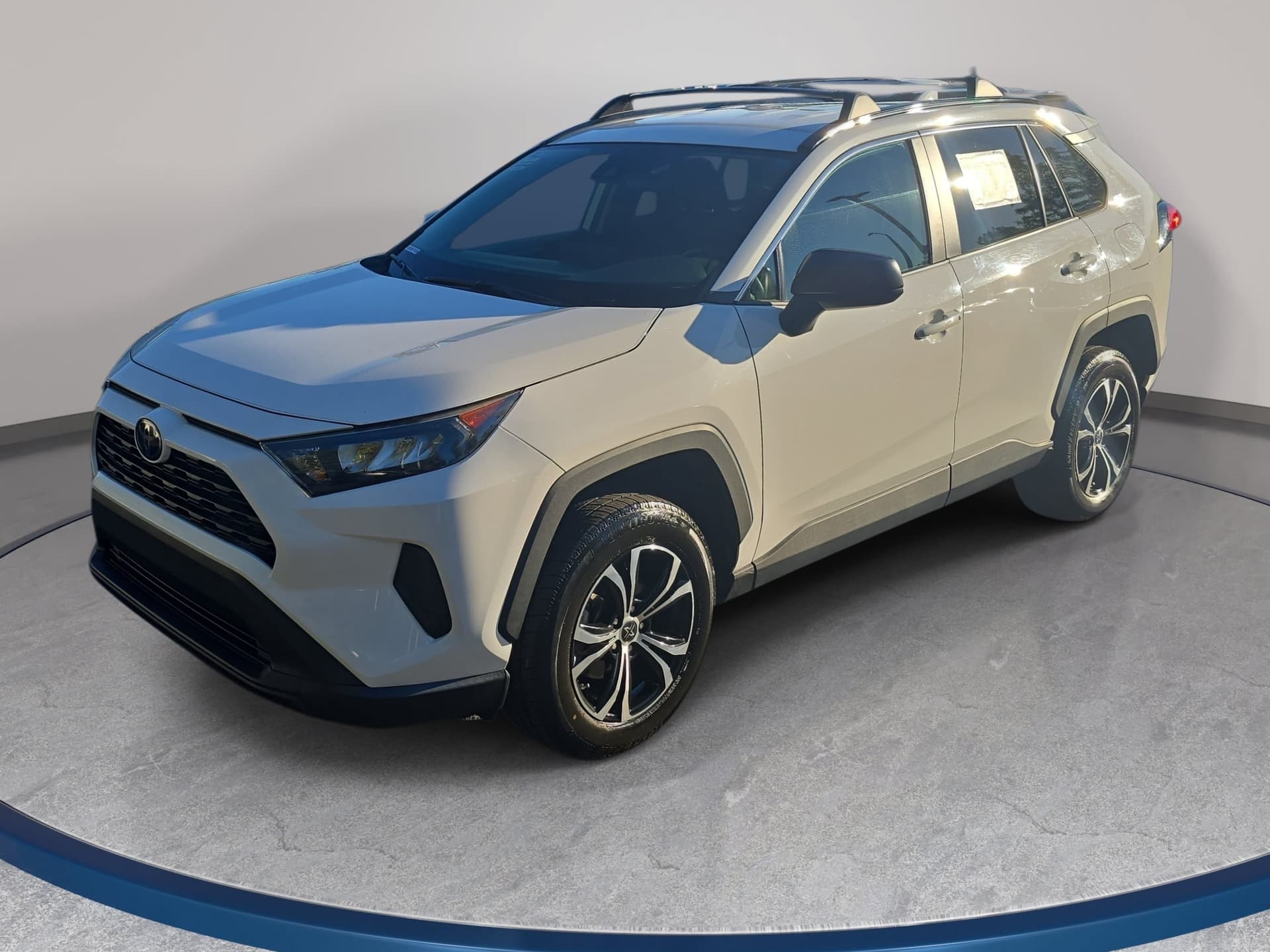 2019 Toyota RAV4 LE — photo 1 of 34