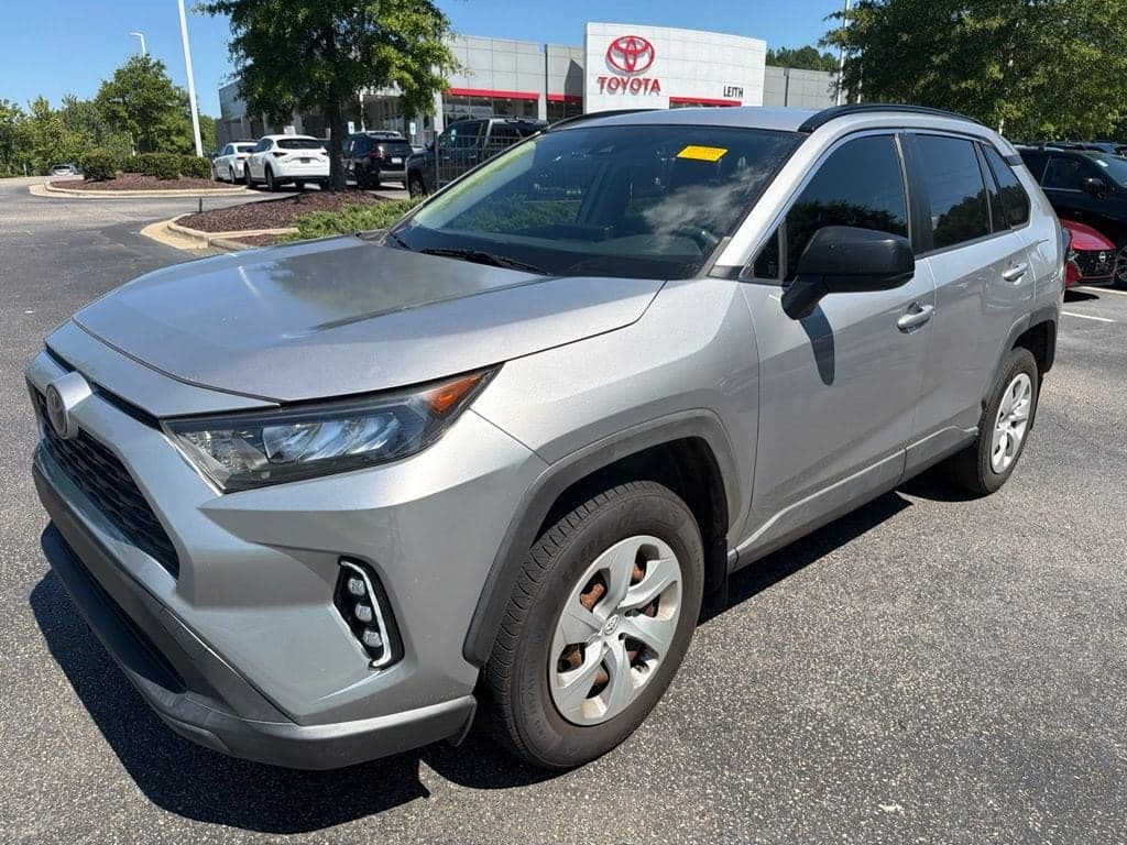 2019 Toyota RAV4 LE — photo 1 of 13