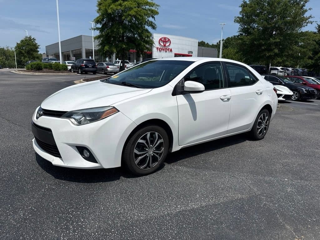 2016 Toyota Corolla LE — photo 1 of 13