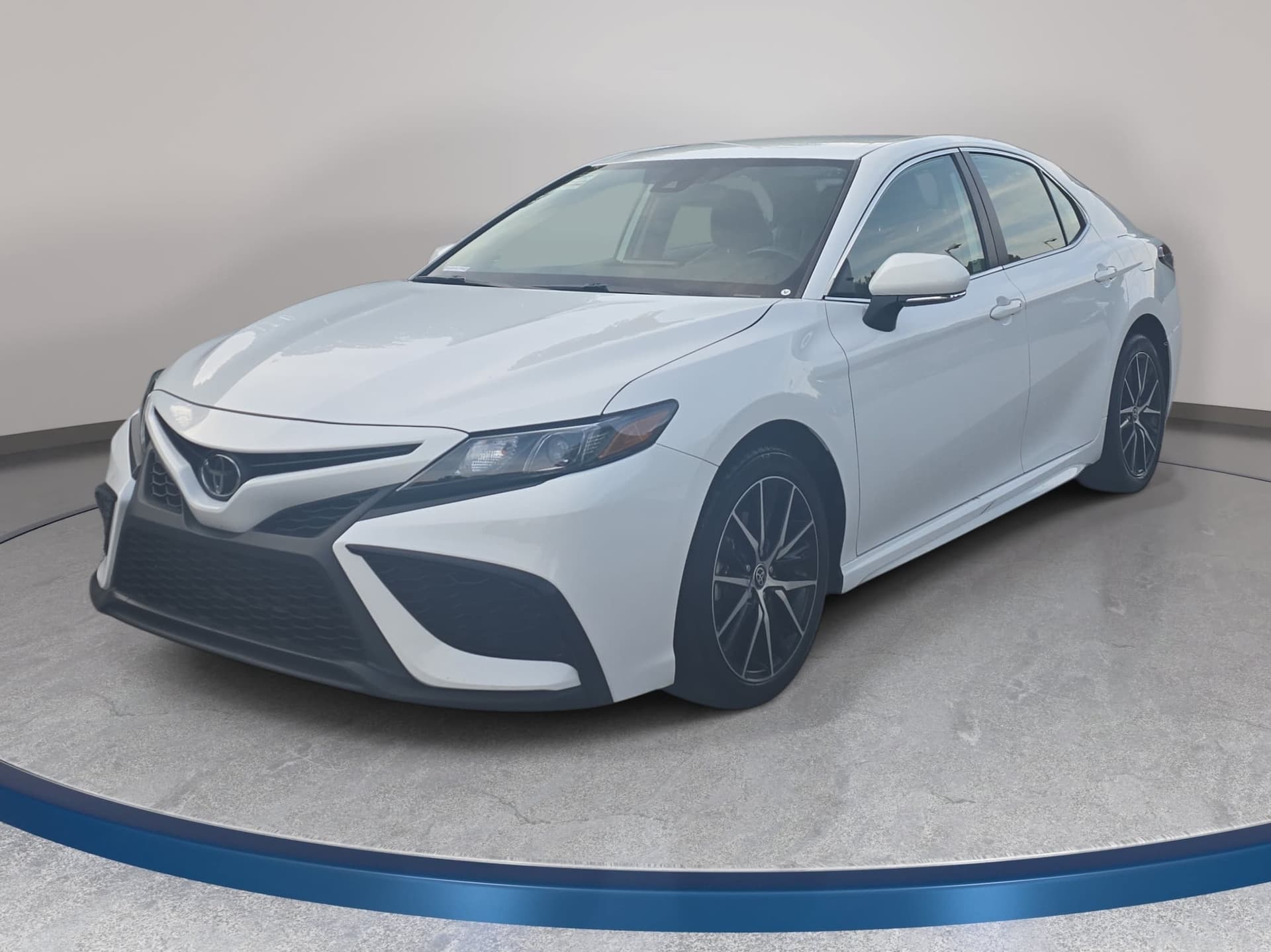 2024 Toyota Camry SE — photo 1 of 32