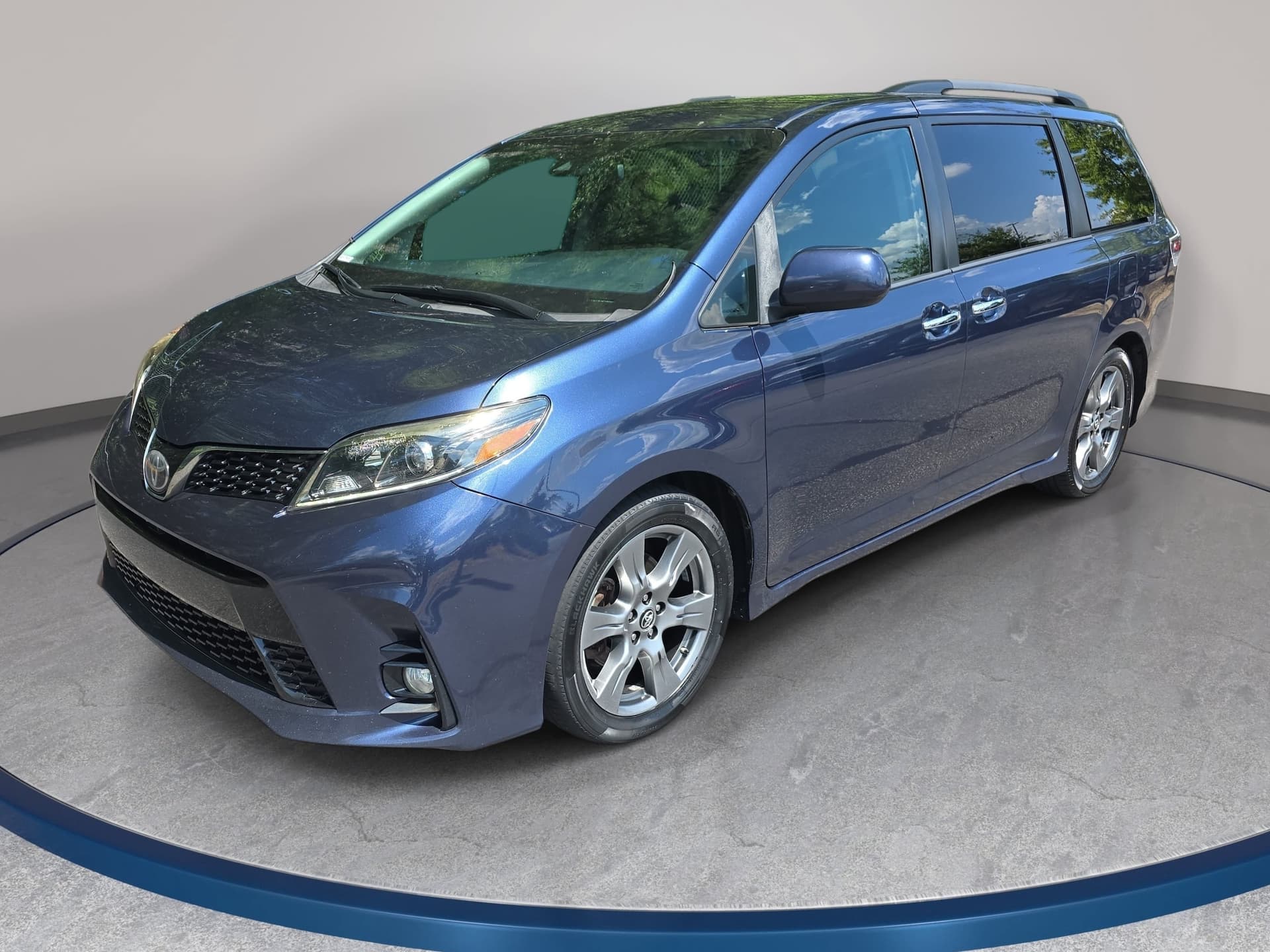 2019 Toyota Sienna SE 8 Passenger — photo 1 of 35