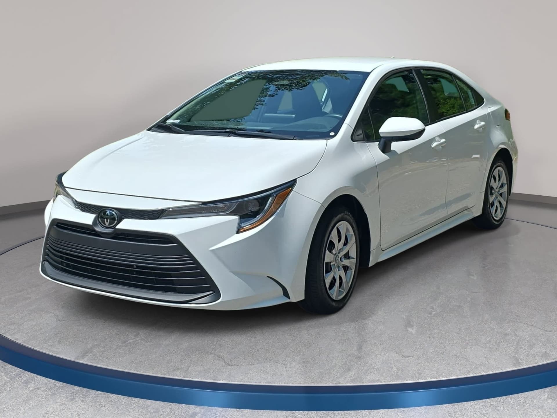 2024 Toyota Corolla LE — photo 1 of 32